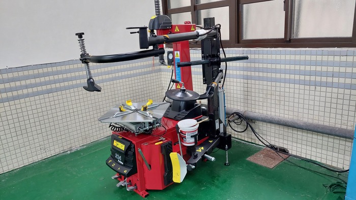 拆胎機