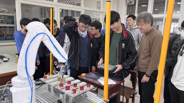 上銀工業機器手臂控制