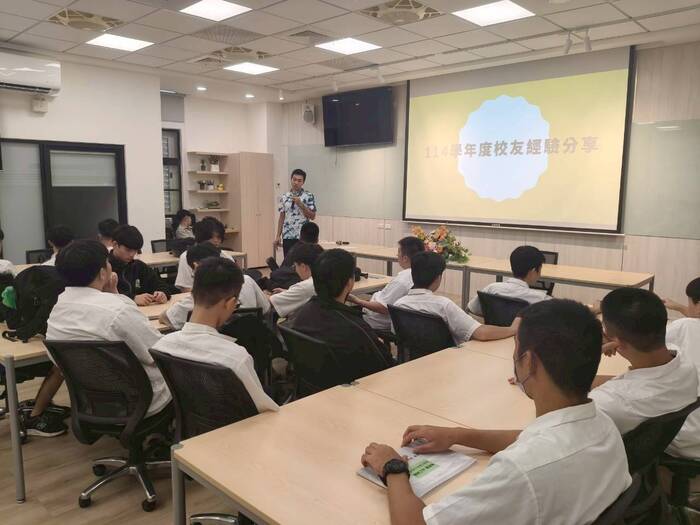 高三校友返校座談|學長姐的足跡,照亮學弟妹的方向