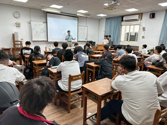 高三校友返校座談|學長姐的足跡,照亮學弟妹的方向