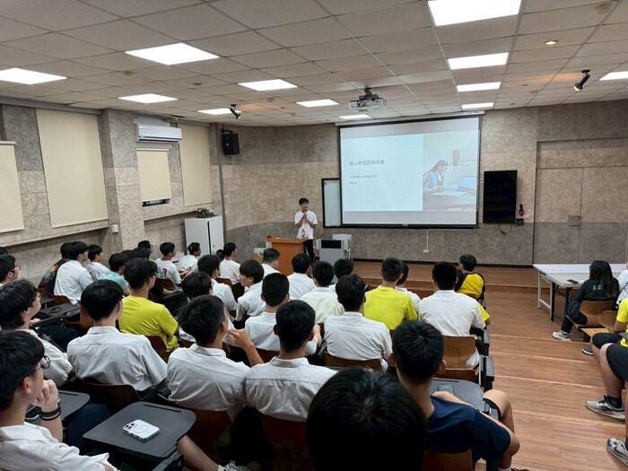 高三校友返校座談|學長姐的足跡,照亮學弟妹的方向